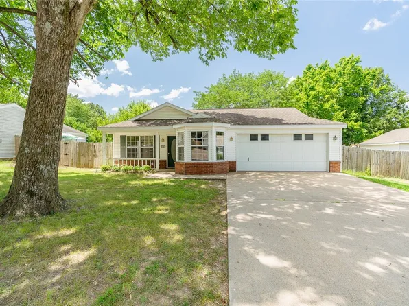 1541 N Timbercrest Ave, Fayetteville, AR 72704