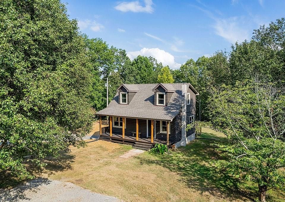 1st image of 527 Countrywood Ln