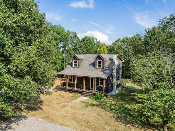 527 Countrywood Ln, Gainesboro, TN 38562