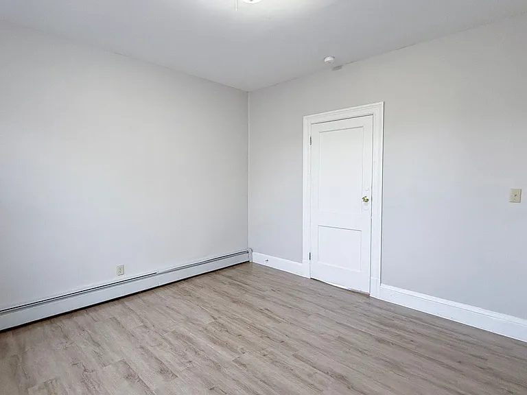 291 Buckingham St / Luca Investments LLC — Photo 42