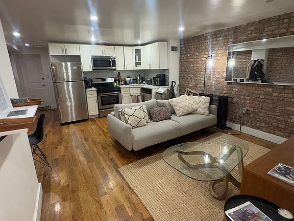 4th image of 105 Somers St #1