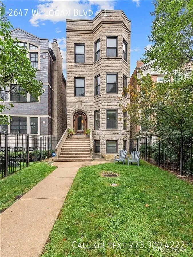 One Month Free Greystone Bldg On The Historic Logan Blvd. 3 Blocks From Logan Square & Blue Line ... — Photo 1