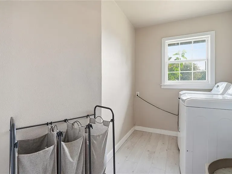 651 W Wilson Ave — Photo 28
