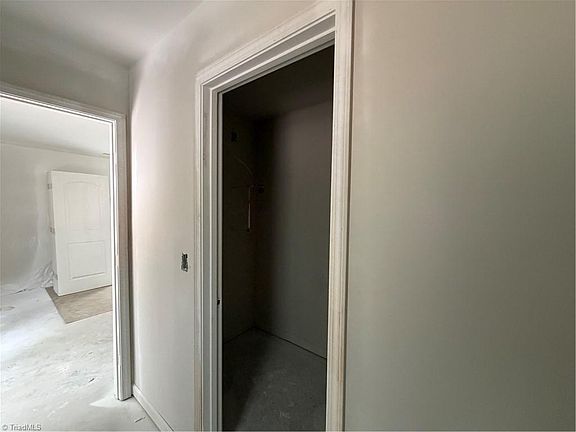 5th image of 309 Price St