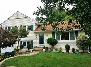 6 Heathcote Ave, Edison, NJ 08817