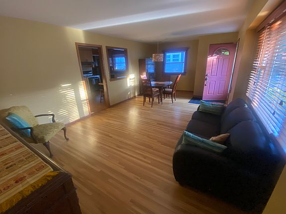 Living room/dining room