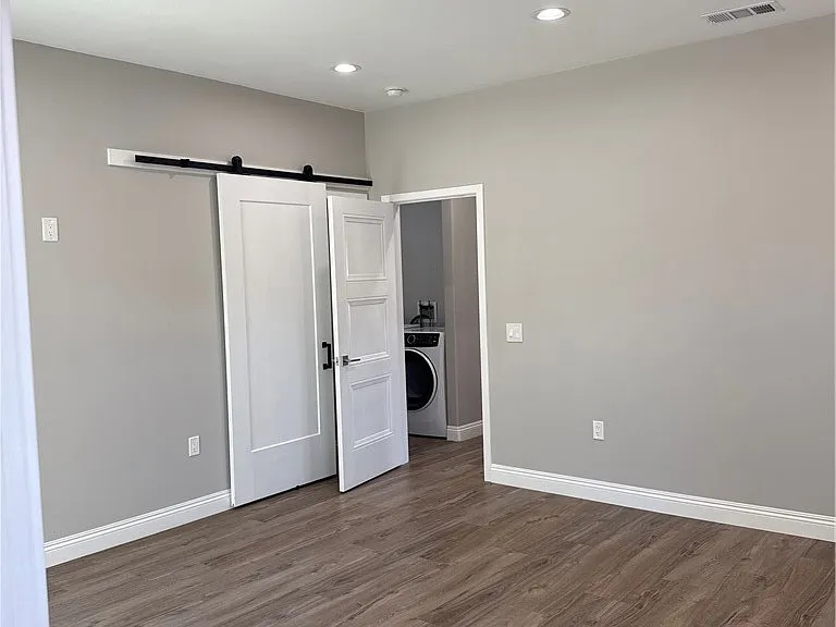 5272 Barcelona Cir — Photo 15