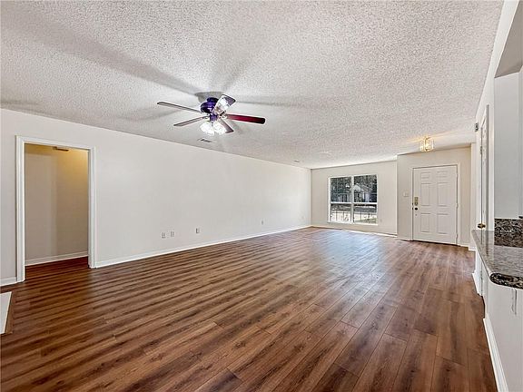 4th image of 127 Sumner St