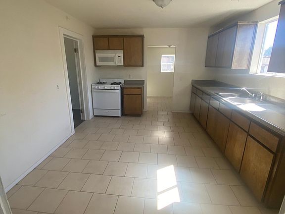 2nd image of 429 W Florinda St