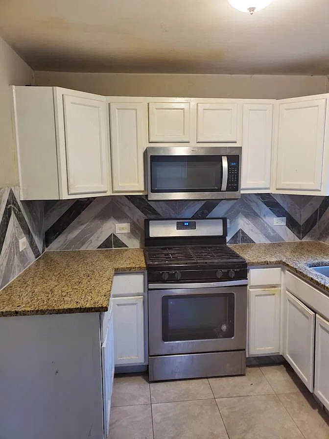 6 bed, 1640 sqft, $3,500 — Photo 3