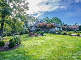 34 King Heights Dr, Fletcher, NC 28732