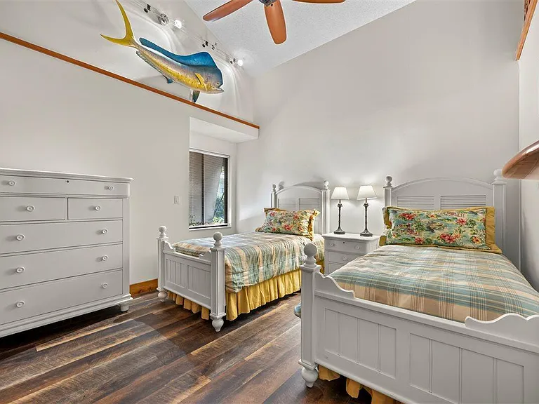 109 Seashore Dr — Photo 24