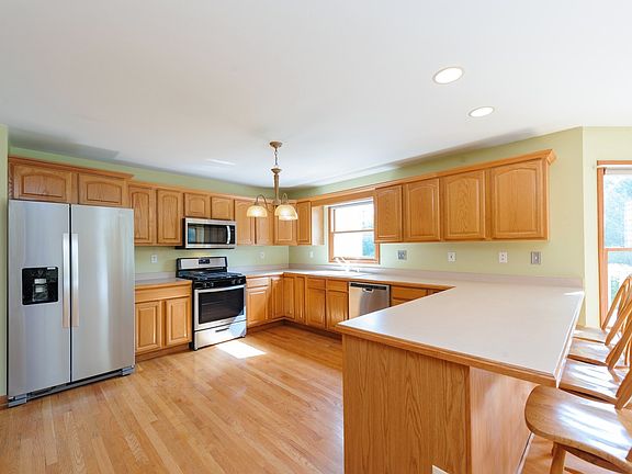 5th image of 718 Woodridge Trl