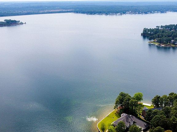 5th image of 103 & 105 Glen Cove Lane