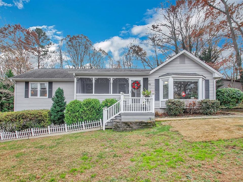 1st image of 132 Bramble Oak Dr