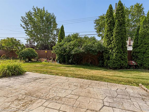 3rd image of 27734 Eastwick Sq