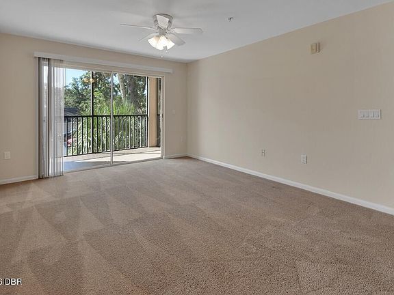 5th image of 940 Village Trl Unit 4-207