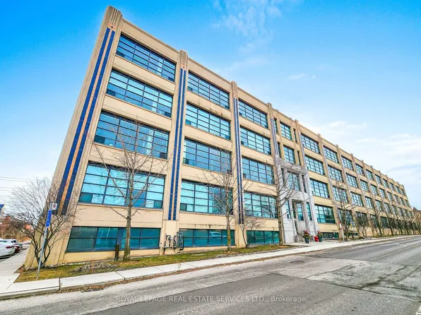 1001 Roselawn Ave #205, Toronto, ON M6B 4M4