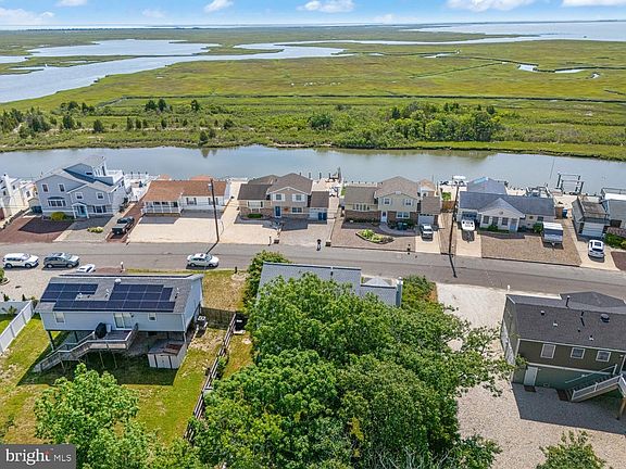 2nd image of 20 Ocean Blvd