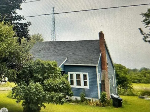 2400 S Sherman Rd, Applegate, MI 48401