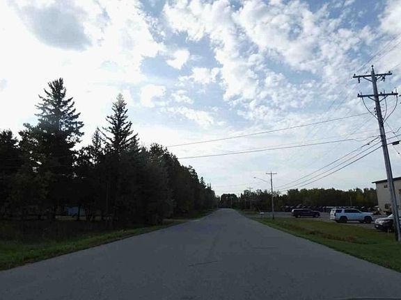 Exterior Neighborhood (street photo)