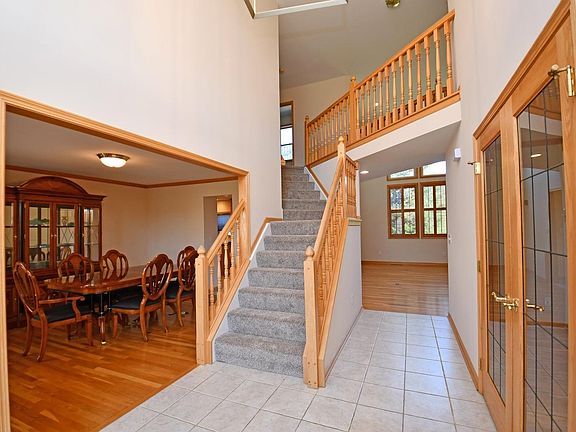 3rd image of 4208 Meadowbrook Ln