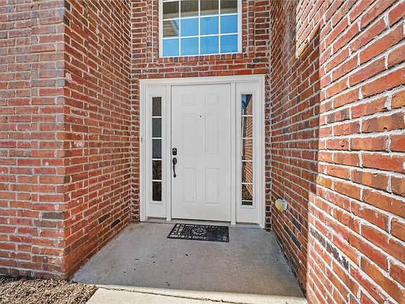3rd image of 1402 N Latisha Ln