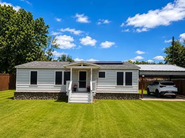 305 N Ewing St, Boyd, TX 76023