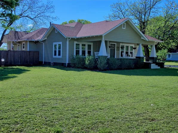 608 S Broad St, Saint Jo, TX 76265