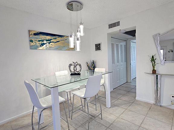 4th image of 230 Southampton B