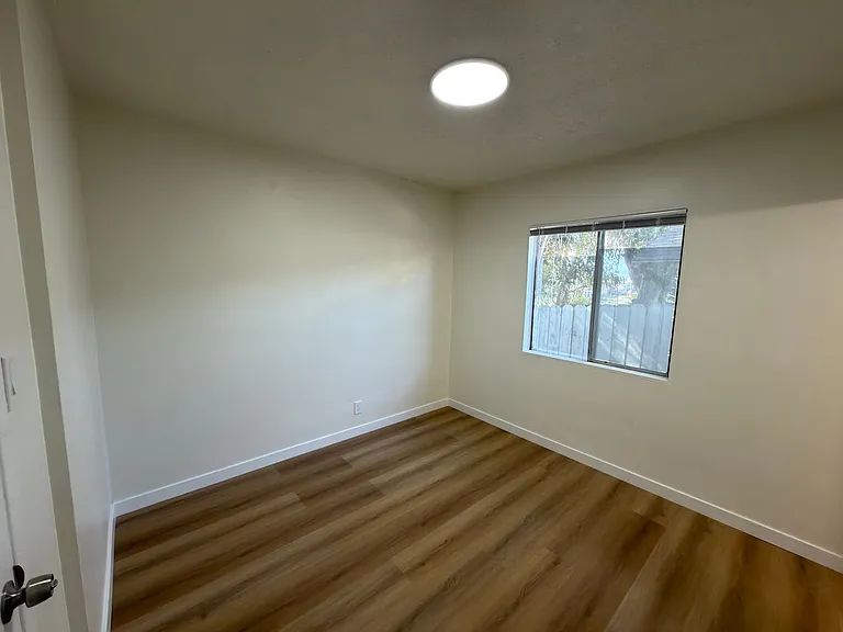 968 N Loma Vista Dr — Photo 7