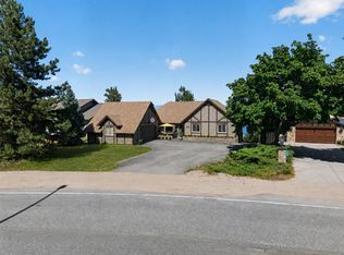 1863 Horizon Dr, West Kelowna, BC V1Z 3E4