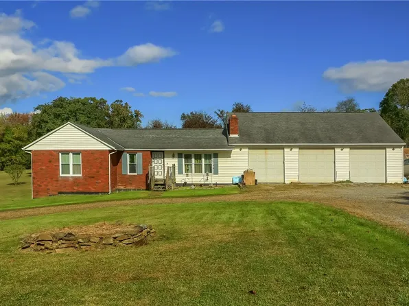 1331 Mile Hill Rd, Ellwood City, PA 16117