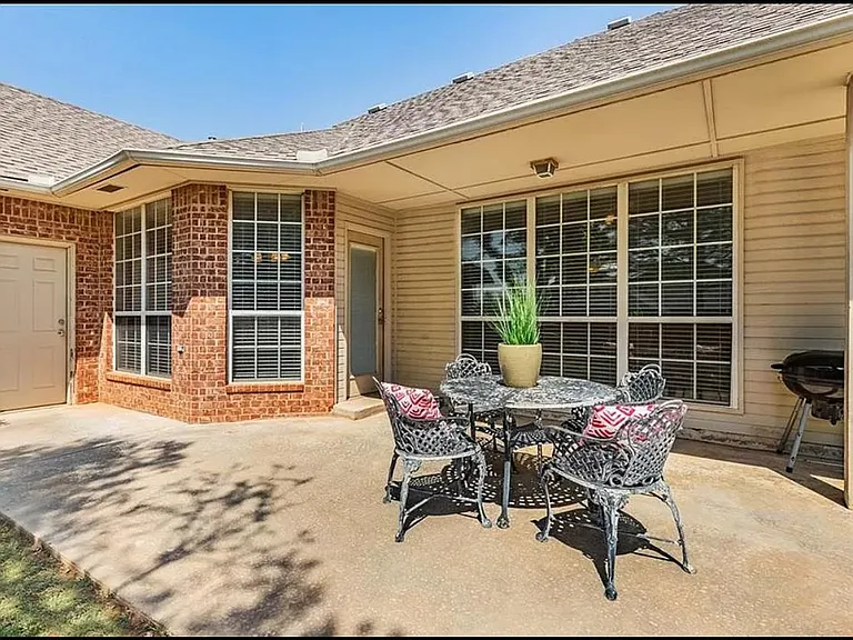 16009 Heather Ct — Photo 4