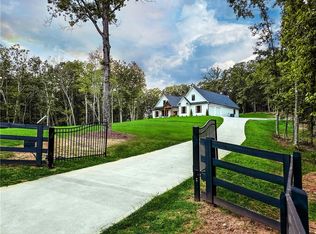 60 Pearl Ln, Cartersville, GA 30120