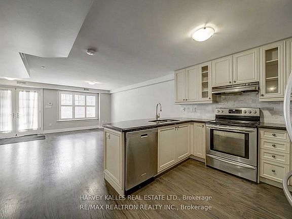 4th image of 384 Spadina Rd