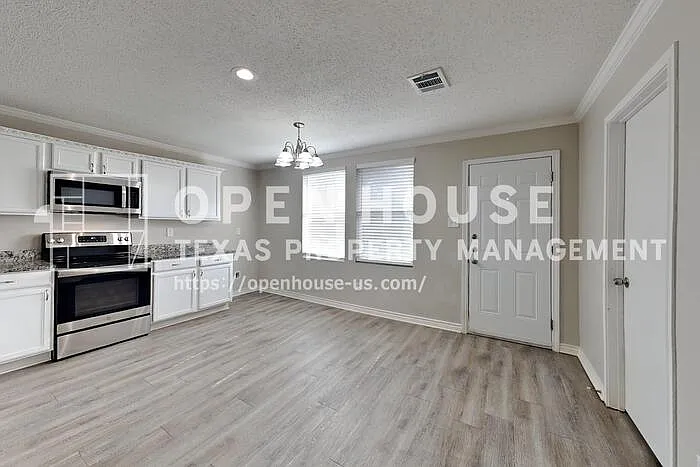 1008 Conner Ct — Photo 6