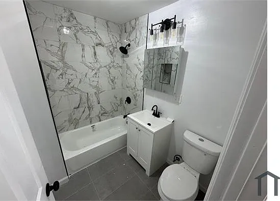 44 11th Ave W #3 — Photo 5