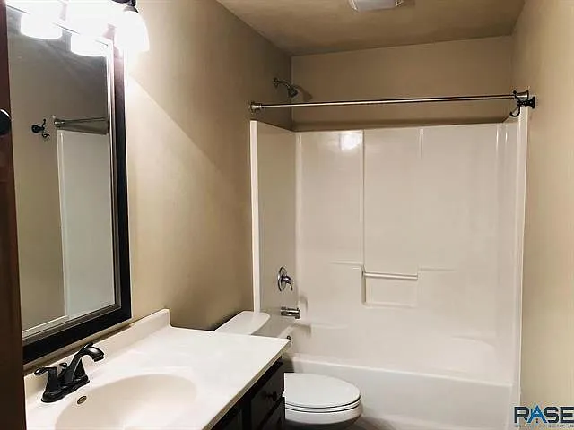 300 Jerry Pl #2 — Photo 3