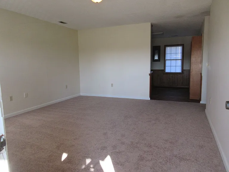 211 W Hampton St #1-7 — Photo 3