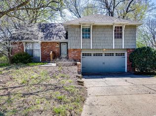 3421 W 10th Pl, Lawrence, KS 66049