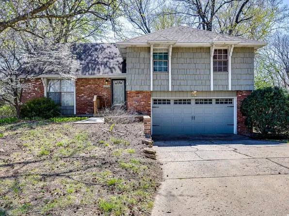 3421 W 10th Pl, Lawrence, KS 66049