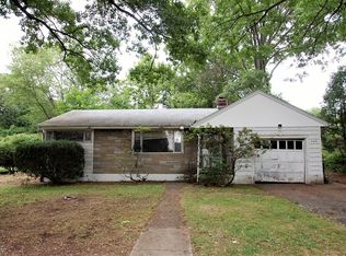 369 Racetrack Rd, Ho Ho Kus, NJ 07423