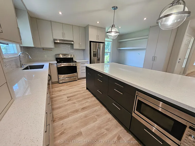 2067 Obeck Cres — Photo 7