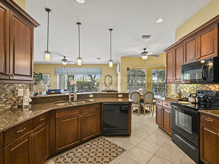 13800 Farnese Dr — Photo 13
