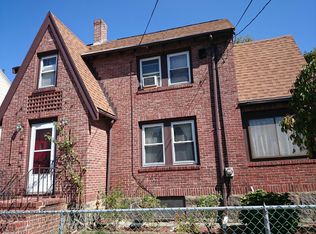 7 Huron Cir, Dorchester, MA 02124