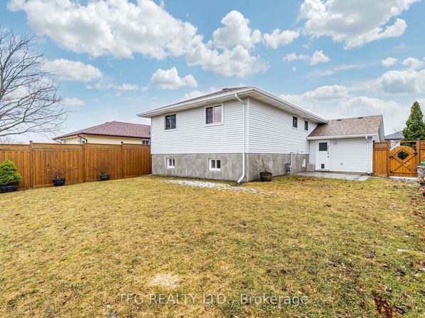 16 Finchurst Rd, Peterborough, ON K9J 8E9