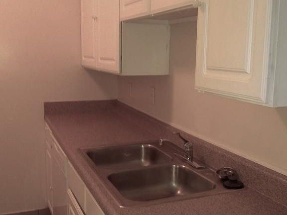 5th image of 2607 Delavan Ave