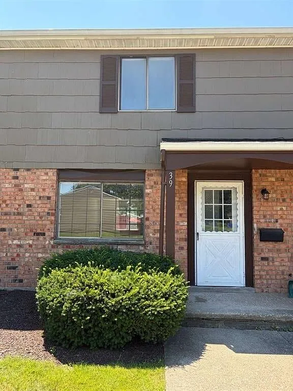 2 bed, 1.5 bath, 1164 sqft, $1,650 — Photo 1