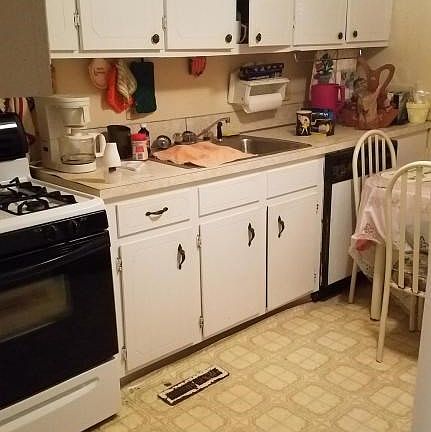 123 GEORGE ST - Kitchen stove